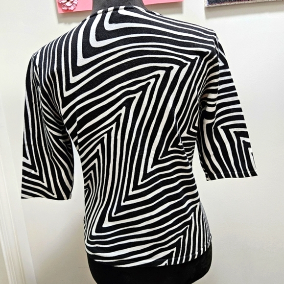 Carmen Marc Valvo Zebra Striped Top NWT - Picture 5 of 10